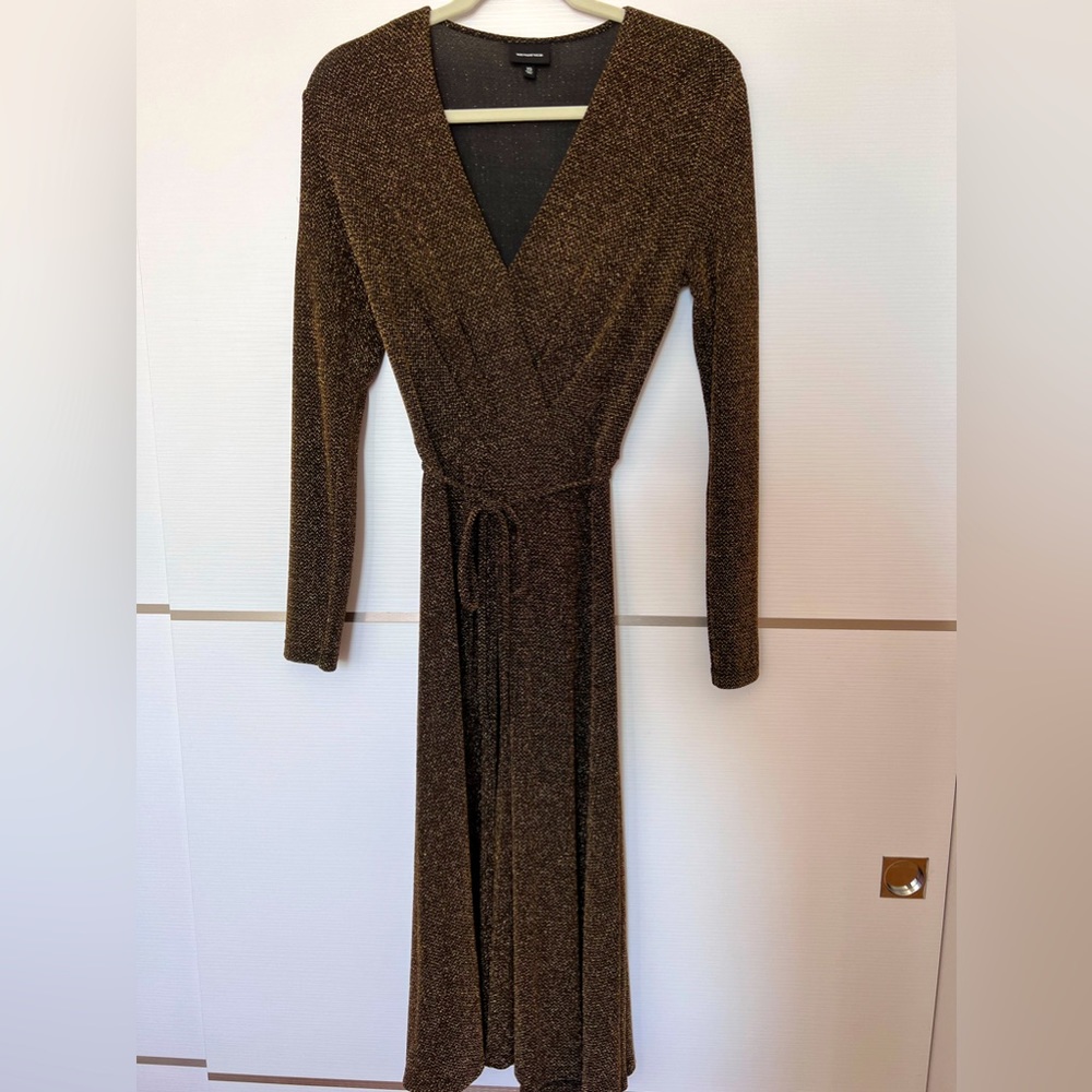 Gold knit midi dress with gold stitching